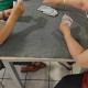 打扑克牌图片真实呈现：牌桌精彩瞬间与紧张氛围一览