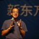 俞敏洪谈名校毕业生机会，机遇与挑战并存，俞敏洪，名校毕业生机遇与挑战并存，职场突围需战略思维，在保留核心要素基础上，通过战略思维强化观点深度，用突围替代常规表述增强动态感，符合俞敏洪作为教育界领航者的权威视角，同时满足新媒体传播的简洁性和话题性需求）