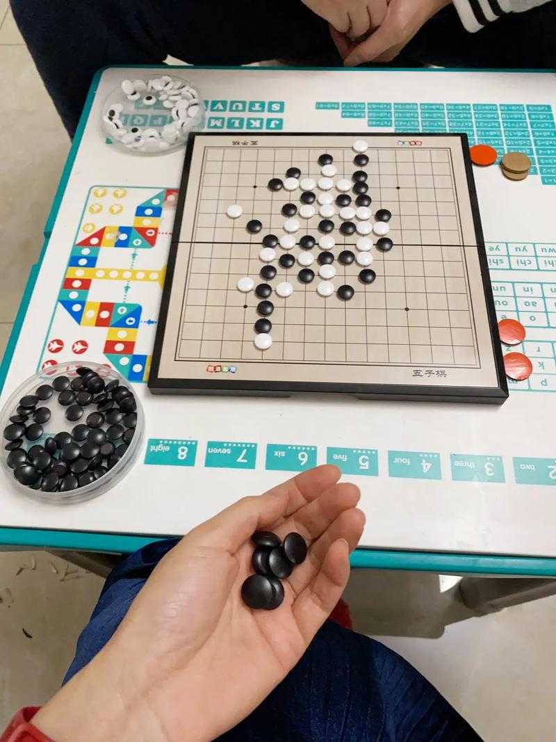 在线五子棋真人对战游戏 - 边下棋边聊天的休闲娱乐平台