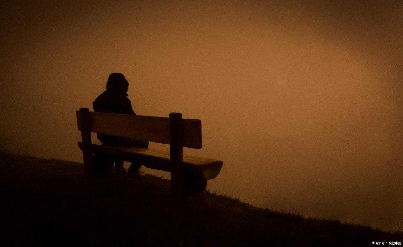 深夜独处的寂寞时光
