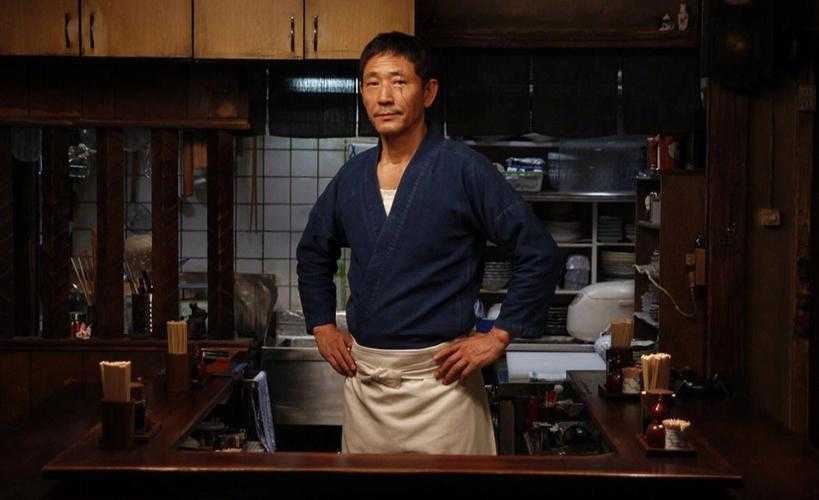 深夜食堂：打烊后的两人沙发时光