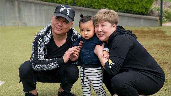 郭德纲携妻女亮相引发关注 家族温情画面曝光